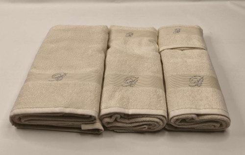 Комплект полотенец Blumarine RISVEGLIO молочный 01 pearl Артикул: 94888 LettoPerfetto